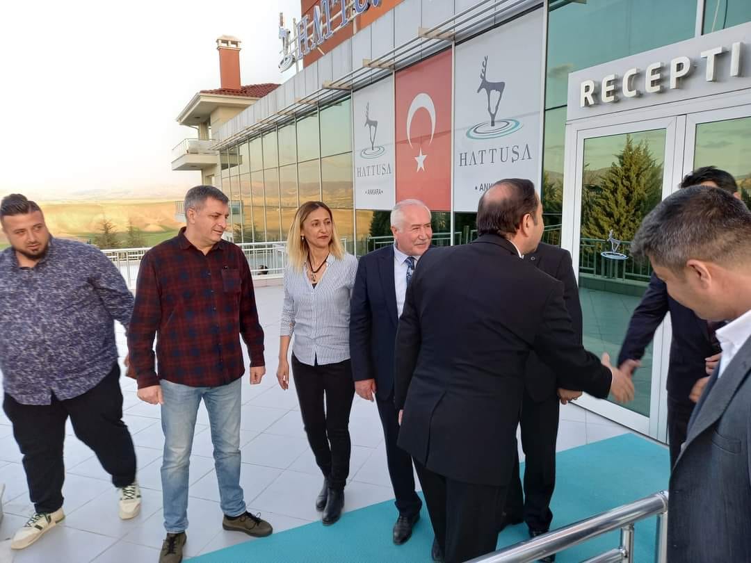 Gençlerimiz geliştirdikleri girişimcilik fikirlerini iş insanı Niyazi Ercan ile paylaştılar