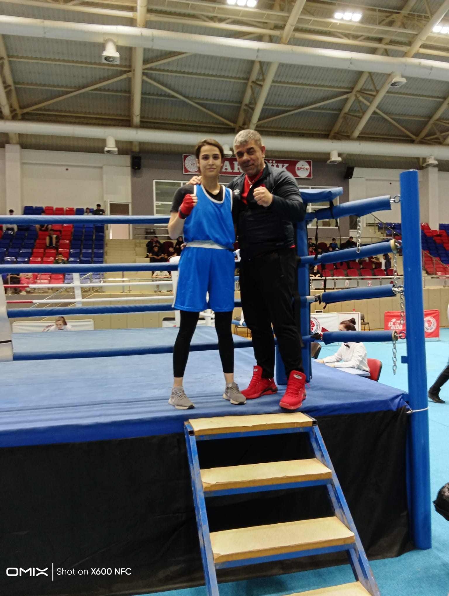 Kulübümüz sporcusu Songül Gözel Liseler Arası Boks Şampiyonasında