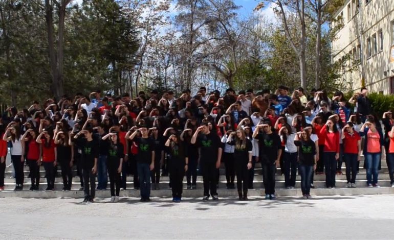 Mehmet Akif Ersoyu Avrupa Birliği Gençlik Projeleri Kapsamında 120 Kişilik İşaret Dili Koromuz İle Sevgi Ve Minnetle Anıyoruz