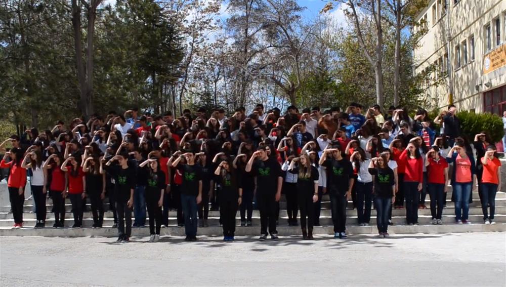 Mehmet Akif Ersoyu Avrupa Birliği Gençlik Projeleri Kapsamında 120 Kişilik İşaret Dili Koromuz İle Sevgi Ve Minnetle Anıyoruz