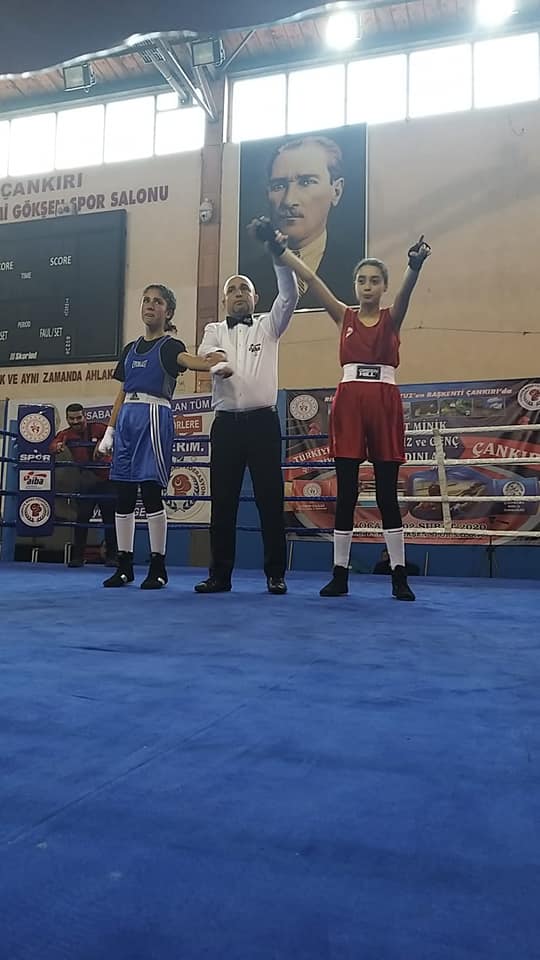 Çankırı’da yapılan Üst Minik, Yıldiz ve Genc Bayanlar Türkiye Boks Şampiyonası