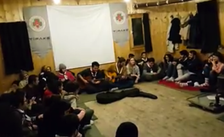 Kamp Akşamında Şarkılar