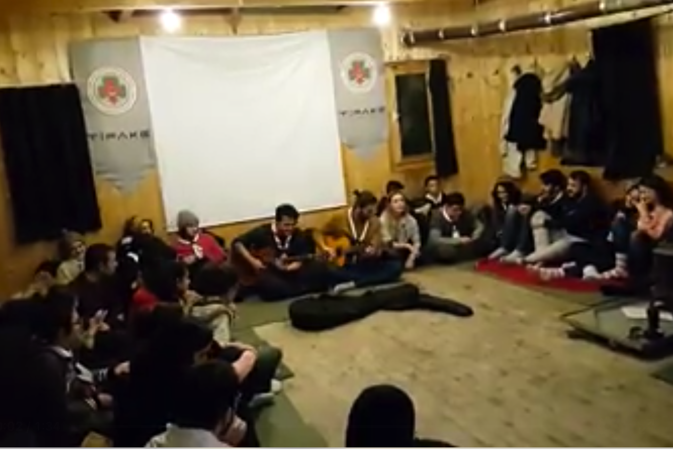 Kamp Akşamında Şarkılar